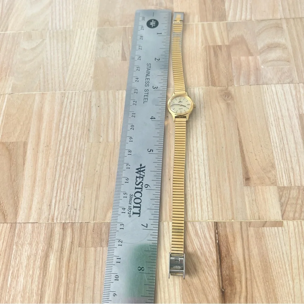 Vintage Lorus ladies gold tone dress Watch NEW BATTERY_11